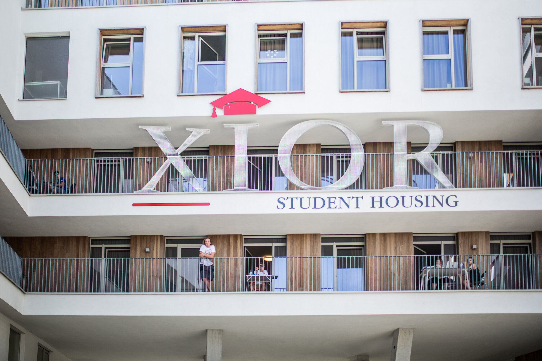 xior-logo-door.jpg