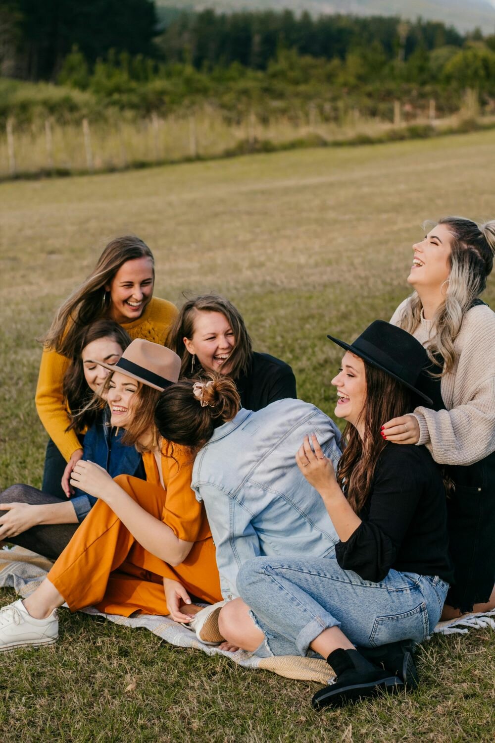 stockphoto-group-laughing.jpg