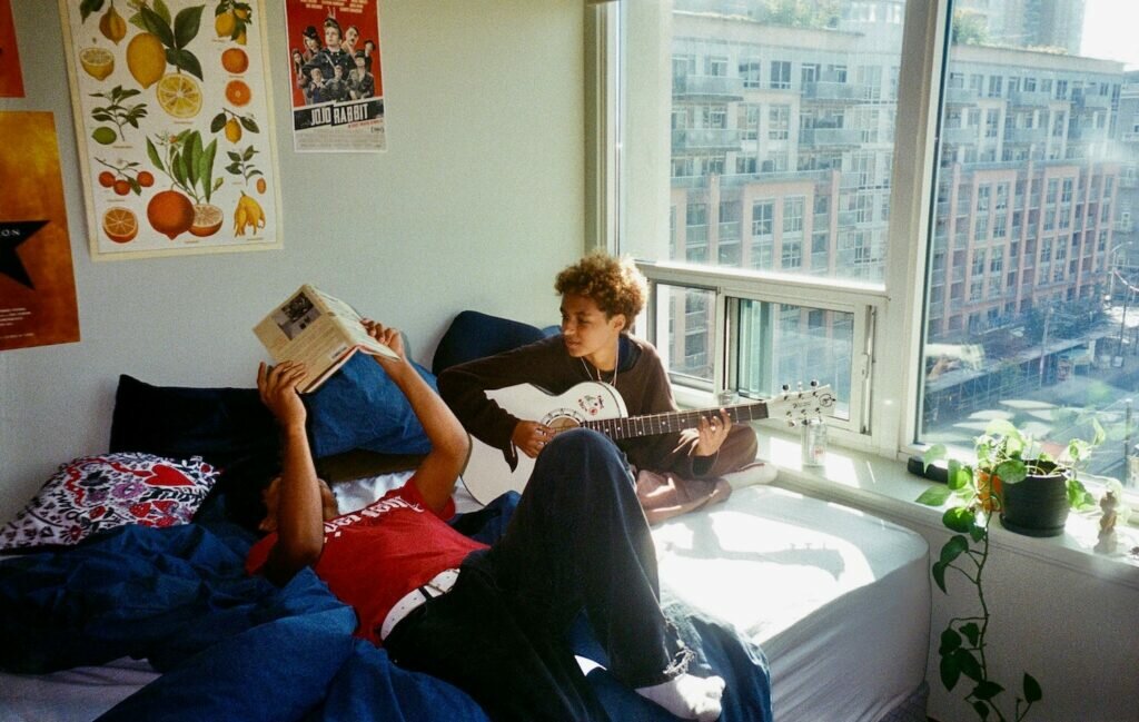 roommates-picture-1024x649.jpg